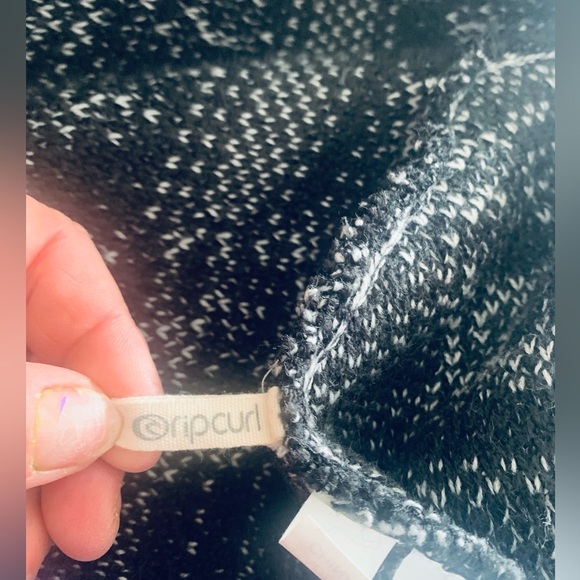 Rip Curl Black and Gray Cardigan Sweater with Open Front - Picture 2 of 5